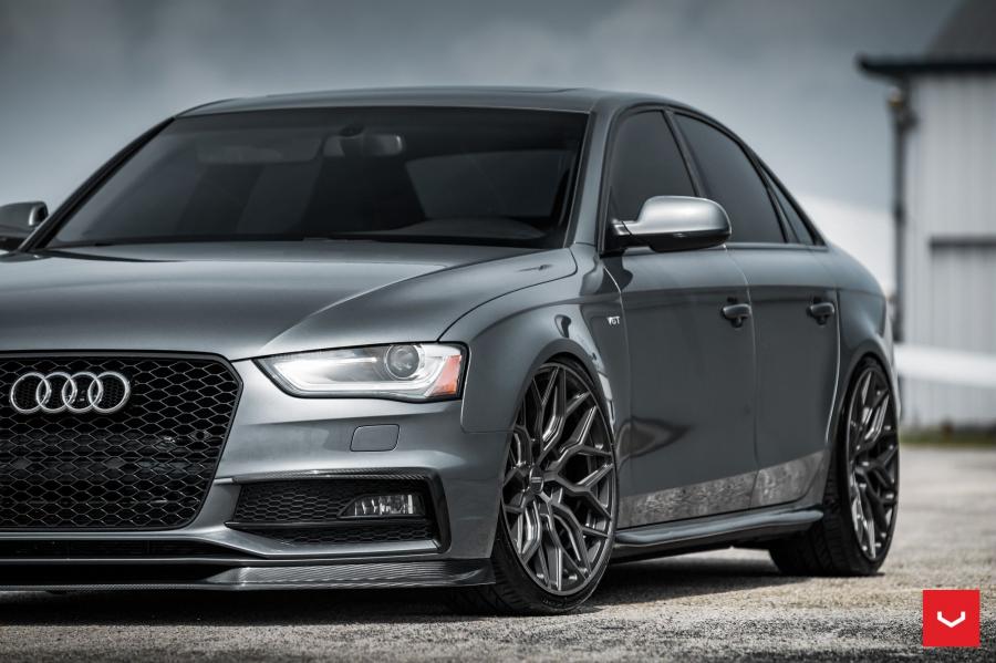 Детали экстерьера Audi S4 Sedan on Vossen Wheels (HF-2) 2018 года  (фото 22 из 22)